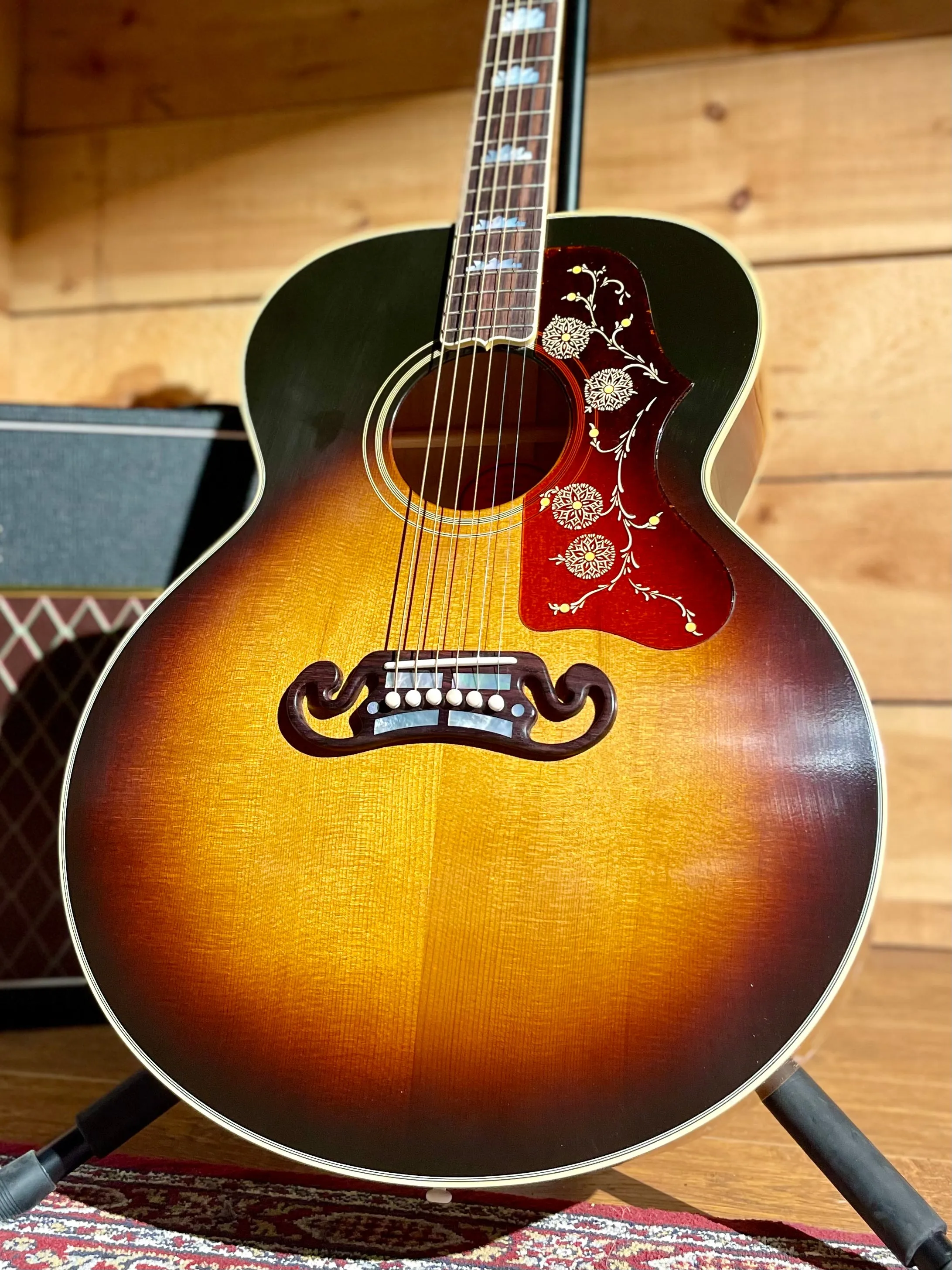 Gibson 1957 SJ-200, Vintage Sunburst (Finish Flaw)