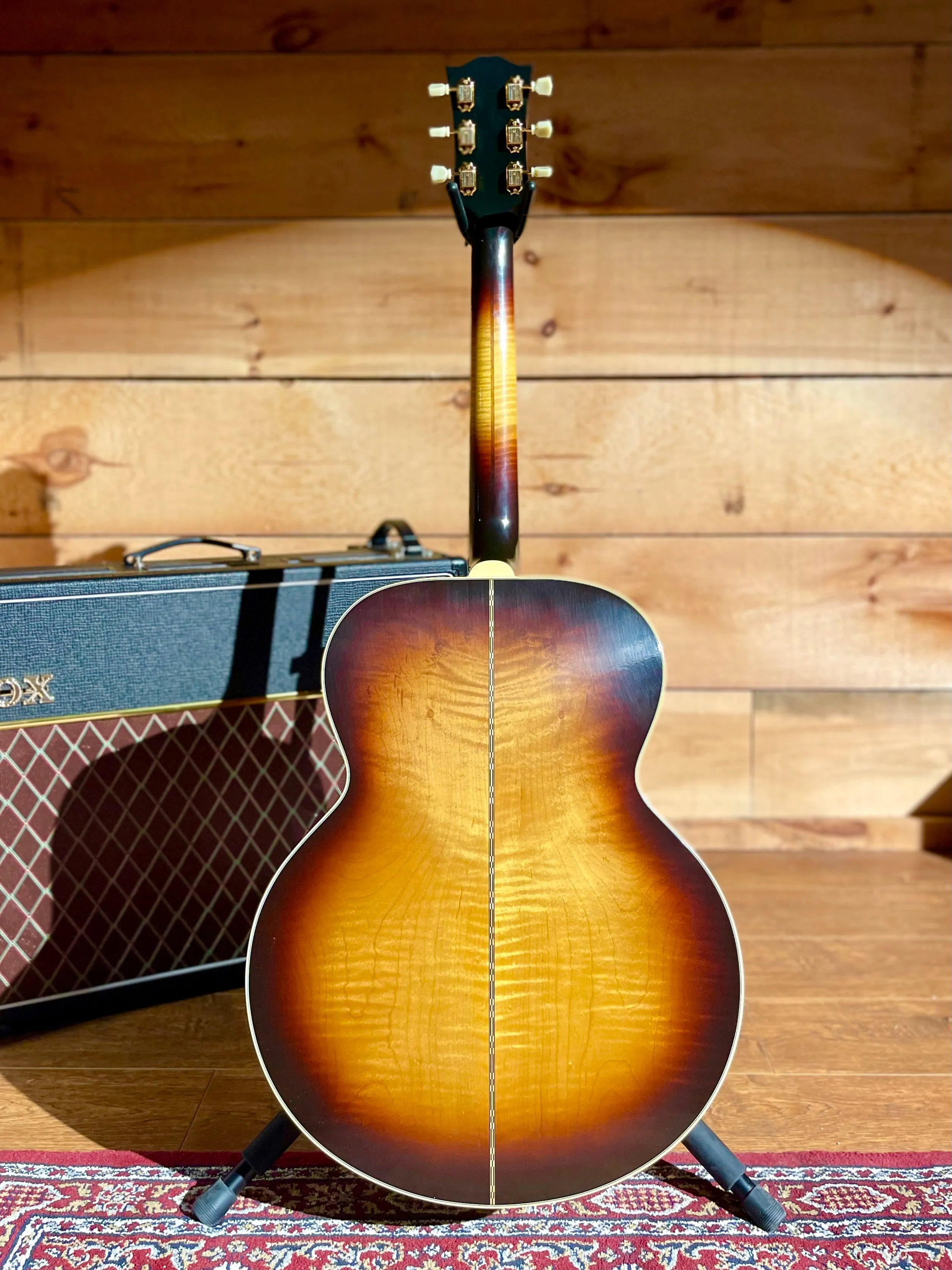 Gibson 1957 SJ-200, Vintage Sunburst (Finish Flaw)