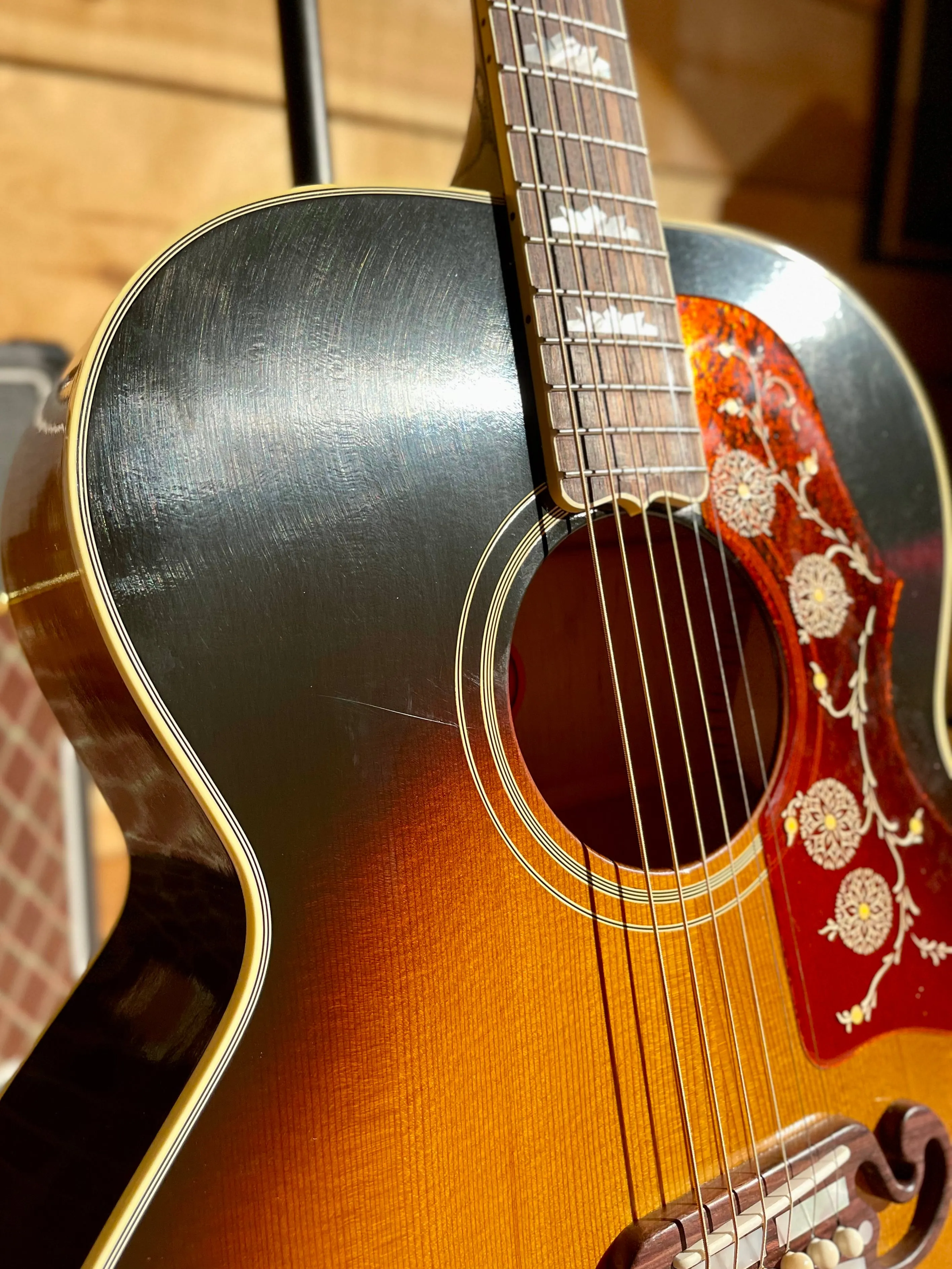 Gibson 1957 SJ-200, Vintage Sunburst (Finish Flaw)